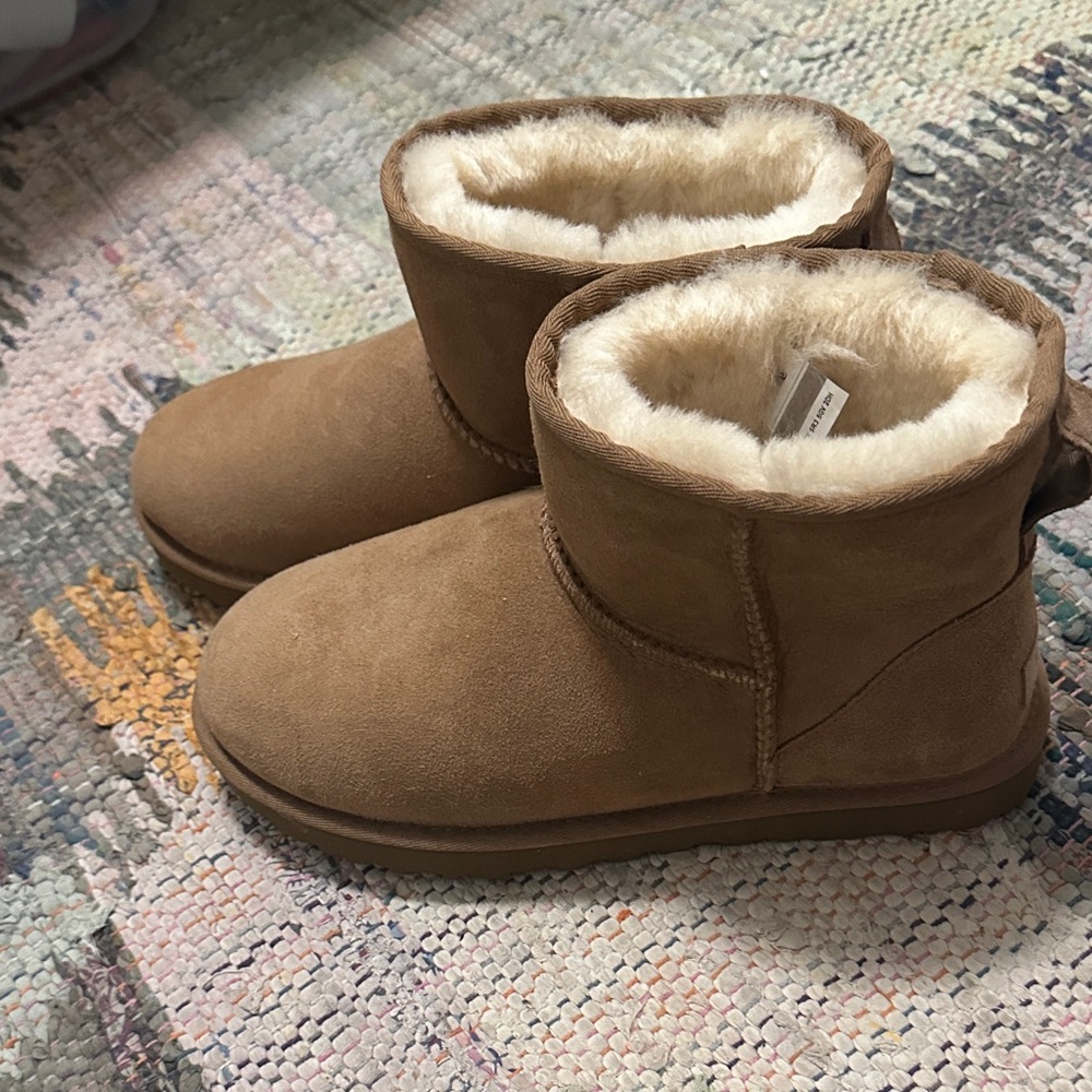 NWOT Ugg Classic Mini II Boot - Women's